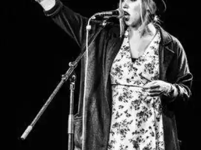 Frieda Tirre tritt beim Poetry Slam in ihrer Heimatstadt Cloppenburg auf.