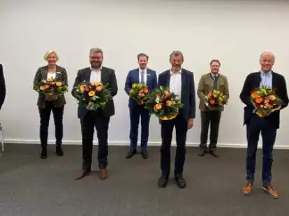 Wechsel im Aufsichtsrat der Park der G&auml;rten GmbH (von links): Gerhard Schwetje, Karin Harms, J&ouml;rg Bensberg, Henning Dierks, Dr. Arno Schilling, Dr. Bernd von Garmissen, Hans-Joachim Harms, Christian Wandscher und Lutz Haferkamp.
