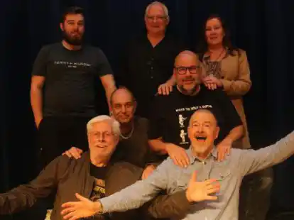 Diese Musiker haben sich zum Northern Beatles Project zusammengeschlossen: Helmut Dietrich und Uli Dennig (vorne von links), Andreas Plump und J&ouml;rg Eilers (mittlere Reihe von links) sowie Sebastian Schmidt, Malcolm Usher und Diana Schmidt (hinten von links)