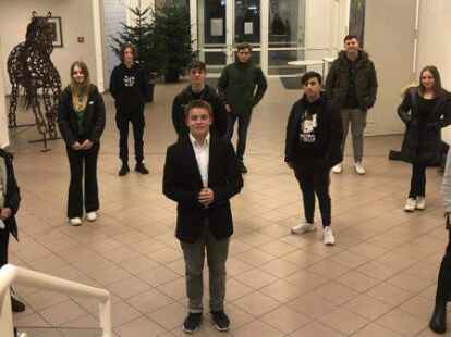 Der neu gew&auml;hlte Kreissch&uuml;lerrat und seine Sprecher: Simeon Urban (1. Reihe, Mitte), Bogdan Andrei Iftode (2. Reihe, 2. von rechts) und Tim-Luca Stoyke (3. Reihe, links)