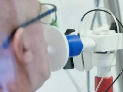 Viele ehemalige Corona-Kranke k&auml;mpfen mit Atemwegsproblemen auch Wochen und Monate nach der &uuml;berstandenen Infektion.