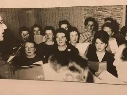 Schulleiter Heinrich Wellmann hat den Gesangsverein Altj&uuml;hrden nach dem Zweiten Weltkrieg wieder aktiviert und lange als Chorleiter fungiert.