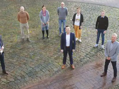 Umbesetzungen in der Gemeindeverwaltung in Gro&szlig;enkneten: (hintere Reihe von links) Florian Jochens, Temur Litvinov, Angela Jenkner, Wilko Jan&szlig;en, Nadine Ernst, Hendrik P&ouml;rtner, Ines Botthof sowie (vordere Reihe von links) Thorsten Schmidtke, Benjamin Bak und Klaus Bigalke.