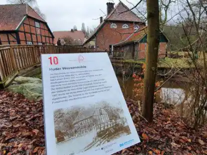 Eine der neuen Info-Tafeln am Rundweg durch den Klosterbezirk beschreibt die Wasserm&uuml;hle.