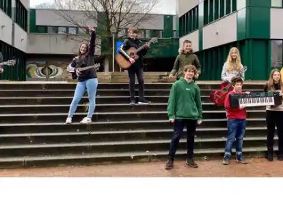 Die Schulband der Peter-Ustinov-Schule freut sich auf die Herausforderung. Auf dem Foto fehlt Luca von H&auml;fen.