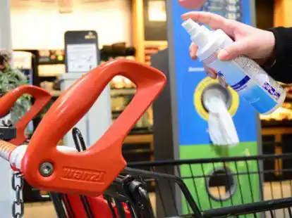 Superm&auml;rkte in Ganderkesee bieten weiterhin Desinfektionsm&ouml;glichkeiten f&uuml;r Einkaufswagen.