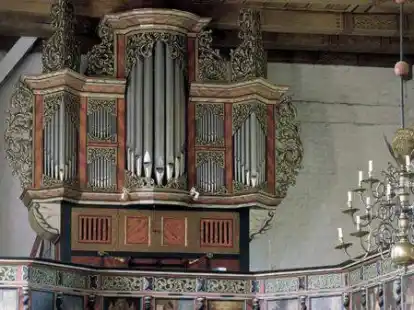 Die Arp-Schnitger-Orgel in seiner Taufkirche St. Bartholom&auml;us in Golzwarden. Zu Ehren des ber&uuml;hmten Orgelbauers aus Schmalenfleth findet eine Wanderausstellung statt.