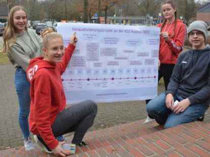 Freuen sich &uuml;ber die Premiere des Herausforderungsprojektes an der Kooperativen Gesamtschule Rastede (KGS): die Achtkl&auml;ssler (Gymnasium, von links) Leni Thomas (13), Theda Lay (14), Smilla Janout (13) und Ole Bohmbach (14)