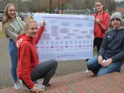 Freuen sich &uuml;ber die Premiere des Herausforderungsprojektes an der Kooperativen Gesamtschule Rastede (KGS): die Achtkl&auml;ssler (Gymnasium, von links) Leni Thomas (13), Theda Lay (14), Smilla Janout (13) und Ole Bohmbach (14)