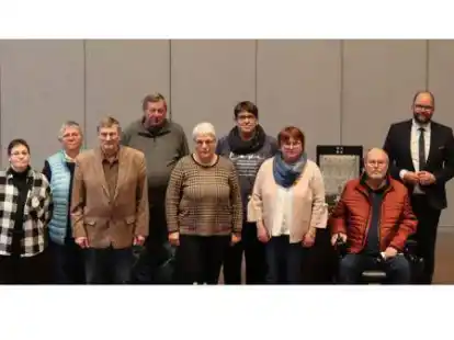 Konstituierende Sitzung des Beirats f&uuml;r Menschen mit Behinderung im Landkreis Cloppenburg: Reinhold Krull (von links), Nicole Kaiser, Diana H&ouml;mmen, Jan-Gustav Ahlers, Bodo Kaffrell, Renate Wingberm&uuml;hle-Ri&szlig;mann, Christine Hammann, Martina Kowalski, Franz Koddenberg, Landrat Johann Wimberg und Ludwig Neekamp.
