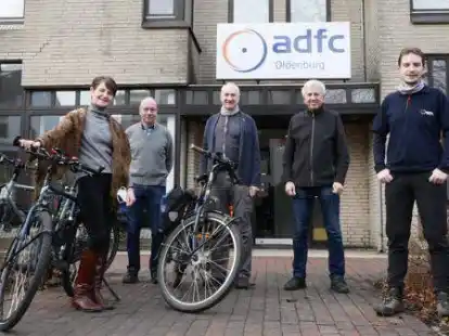 Freuen sich auf die Er&ouml;ffnung (von links): Aktives Vereinsmitglied Uta-Beate Kesting mit den Vorstandsmitgliedern Wilke Br&uuml;ning, Heinrich Book, Ewald Sch&uuml;tte und Christian L&uuml;dke.