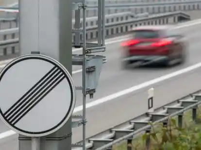 Kein Tempolimit &ndash; aber wie weit darf man die Geschwindigkeit hochtreiben? (Symbolbild)