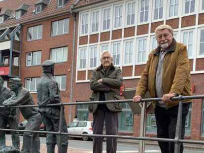 M&ouml;chten einen Kran f&uuml;r Hinni, Jan und Joke: Renko Menke (links) und Walter Insel.