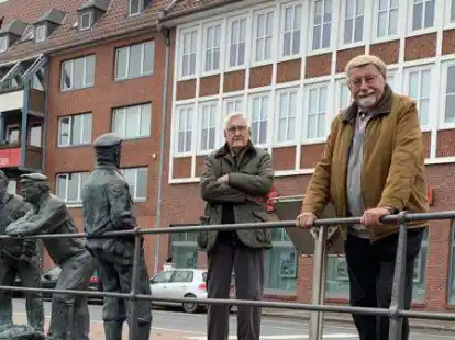 M&ouml;chten einen Kran f&uuml;r Hinni, Jan und Joke: Renko Menke (links) und Walter Insel.