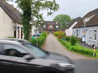 Die Gie&szlig;ereistra&szlig;e, die im weiteren Verlauf Industriestra&szlig;e hei&szlig;t, ist etwa zwei Kilometer lang. Mittendrin liegt eine kleine Wohnsiedlung, deren vordere H&auml;user allerdings  bis an die Stra&szlig;e reichen.