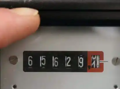 Strom wird immer teurer. Per Telefon ist es trotzdem nicht erlaubt, neue Vertr&auml;ge anzubieten. Verbraucher sollten sofort auflegen, wenn sie Anrufe von dubiosen Stromanbietern erhalten.