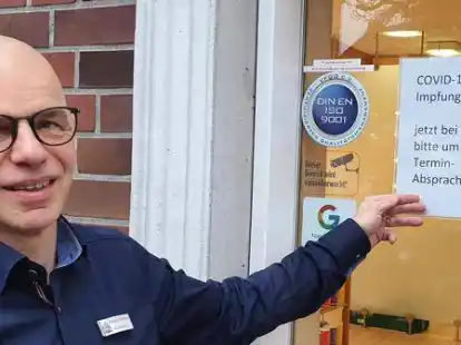 Apotheker Axel Schwirtz hat jetzt auch die Impferlaubnis.