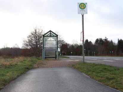 Zurzeit endet der Radweg an der Westmarkstra&szlig;e in Bar&szlig;el an der Bushaltestelle &bdquo;Westmark&ldquo;. Jetzt soll der L&uuml;ckenschluss realisiert werden.