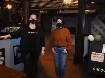 Der Soundcheck in Bredehorn wird zur Teststation: Inhaberin Fariba Amrollahi-Jalleh (rechts) und ihre Mitarbeiterin Silvia Dreyer werden in der Kultdisko ab Freitag Corona-Abstriche nehmen.