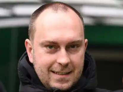 Werders Trainer Ole Werner auf dem Weg zum Interview. Foto: Carmen Jaspersen/dpa - .