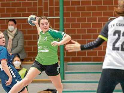 Erfolgreich &uuml;ber die linke Seite: Nina Sempert (am Ball) erzielte drei Tore f&uuml;r den TV Neerstedt.