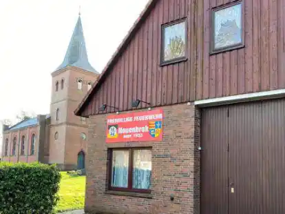 Das Dienstgeb&auml;ude der Freiwilligen Feuerwehr Neuenbrok soll saniert werden. Vor&uuml;bergehend werden zun&auml;chst zwei Container angebaut.