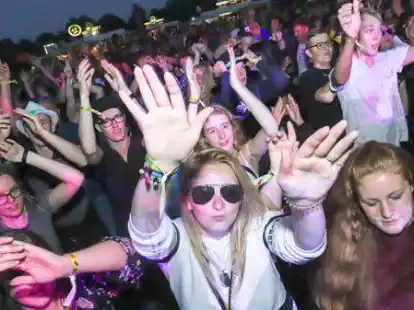 Feiern bis Mitternacht: Das bietet das Festival Himmel & H&ouml;lle am 2. Juli auf dem Rodenkircher Marktplatz.