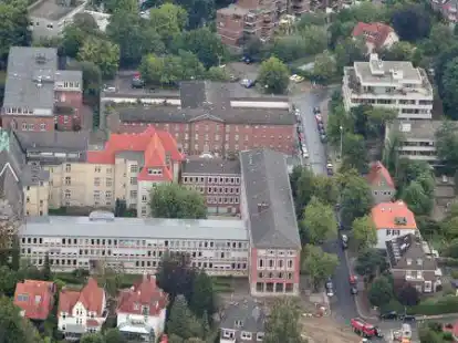 Im Gerichtsviertel in Oldenburg soll durch Neubauten eigentlich ein Justizzentrum entstehen.  Links sind Landgericht (oben) und  Amtsgericht (unten) zu sehen, in der Mitte das Oberlandesgericht, dar&uuml;ber das ehemalige Gef&auml;ngnis, rechts die Staatsanwaltschaft.
