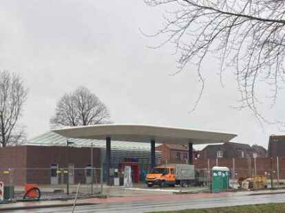 Die neue Score-Tankstelle im Retrodesign an der Kanalstra&szlig;e S&uuml;d in Gro&szlig;efehn wird am 22. Februar er&ouml;ffnet.