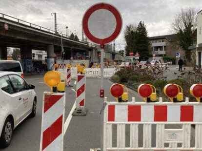 Kein Durchkommen mehr in Richtung Ziegelhofstra&szlig;e: Nur in Gegenrichtung ist weiterhin eine Spur ge&ouml;ffnet.