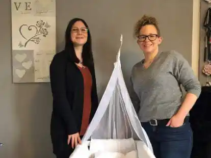 Voller Vorfreude auf ihr Kind: Fenja (l.) und Janina Gerdes.