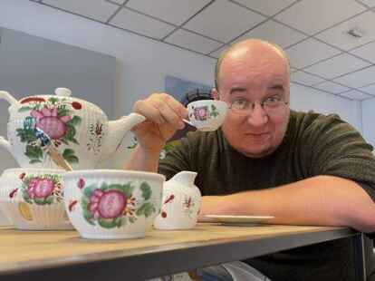 Hoch die Tasse: Der letzte Tee f&uuml;r Arne Haschen war die Norder Stammsorte Onno Behrends.