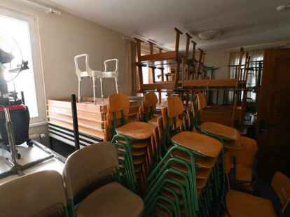 Vor allem Schulm&ouml;bel hat der Verein diesmal auf die Reise nach Gambia geschickt. Bild: Torsten von Reeken