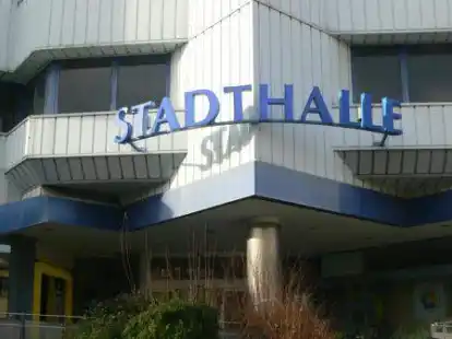 Zentral gelegen, aber in die Jahre gekommen. Die Stadt(-halle) Wilhelmshaven hat ein Dilemma. Eine Sanierung der Veranstaltungshalle w&uuml;rde Millionen kosten, ein Abriss auch.