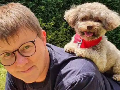 Heike Walter, hier mit Hund Luna, l&auml;dt zu einem Infoabend ein.