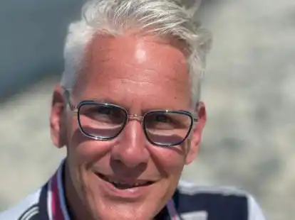 Als geb&uuml;rtiger Ostfriese besitzt eine Affinit&auml;t zum (Nordsee-)Wasser. Unter anderem ist er Bootsfahrlehrer und ehemaliger Taucher.