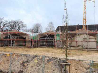 Hier tut sich seit mehr als zwei Monaten nicht mehr viel: Nach Problemen bei der Ausf&uuml;hrung eines Gewerkes ruhen die Bauarbeiten der neuen Kita Amselstra&szlig;e.