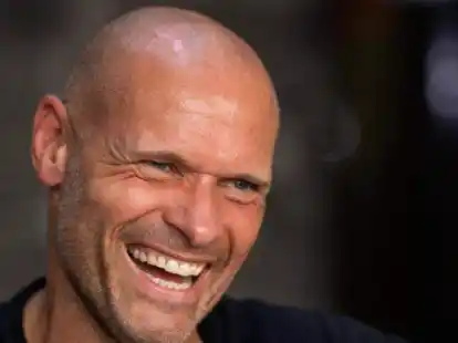 Der Ex-Profi Thorsten Legat hat den Fu&szlig;ballern des TSV Abbehausen ordentlich eingeheizt. Aber seine Video-Botschaft ist nicht unumstritten.