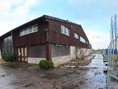 Am Montag beginnen die Abbrucharbeiten an der Reitanlage &ndash; Halle und Stallungen &ndash; Bargebur. Die vorbereitenden Arbeiten sind bereits erfolgt.