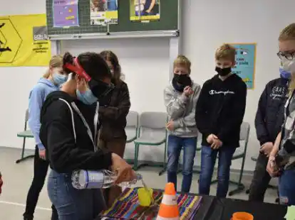 Zum Thema Suchtpr&auml;vention hat es nun am ULF einen Aktionstag gegeben. Dabei trugen die Sch&uuml;lerinnen und Sch&uuml;ler unter anderem eine Rauschbrille, die die Sicht und Reaktionsm&ouml;glichkeiten nach Alkoholkonsum simuliert.