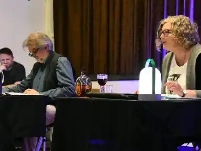 Die szenische Lesung von ProSzenium mit Jens Fischer, Michael Weimann und Anke Domke (von links) fesselte das Publikum im historischen Rathaussaal.