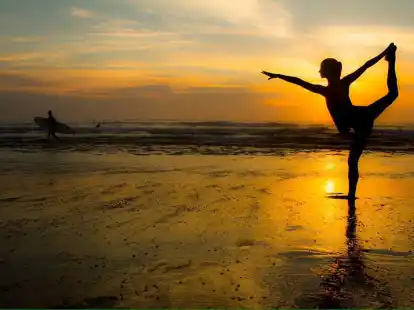 Pilates geh&ouml;rt mit zum Angebot der TSG &ndash; wenn auch nicht am Strand wie in diesem Bild.