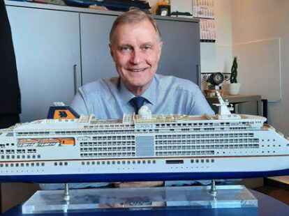 Rolf Ahlers verkauft nicht nur Kreuzfahrten, er ist auch ein Kreuzfahrtfan.