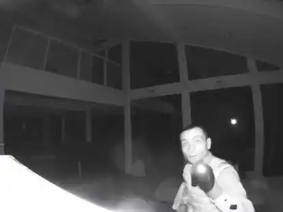 Die Polizei fahndet nach einem mutma&szlig;lichen Einbrecher.