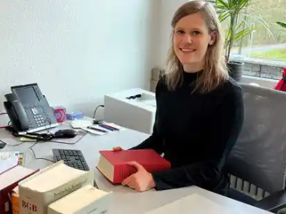 Inga Kolwitz in ihrem B&uuml;ro im Rathaus