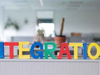 Die Stadt sucht Ehrenamtliche, die Zugewanderten beim Einleben helfen.