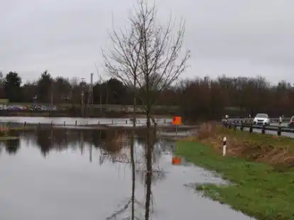 So wie hier an der Nordender Leke in Varel sah es vielerorts aus, nachdem die Sturmtiefs &uuml;ber den Nordwesten gezogen waren.