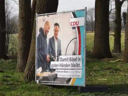 Wahlkampf im eigentlichen Sinne war in der Corona-Pandemie nicht m&ouml;glich. Nur wenige Werbebanner &ndash; wie hier am Oldenburger Weg in Petersdorf &ndash; weisen auf die B&uuml;rgermeisterwahl in B&ouml;sel hin.