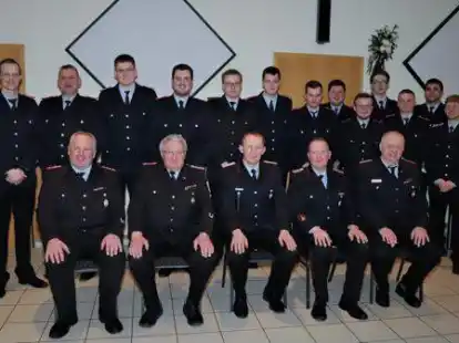 Zahlreiche Kameraden der Freiwilligen Feuerwehr Markhausen wurden geehrt,  bef&ouml;rdert und verabschiedet.