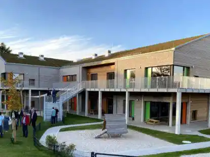 Die Gemeinde hat viel Geld in ihre Kitas, hier die neue Kita am L&ouml;wenzahnweg, gesteckt. Dringenden Handlungsbedarf gibt es bei der Personaldecke.